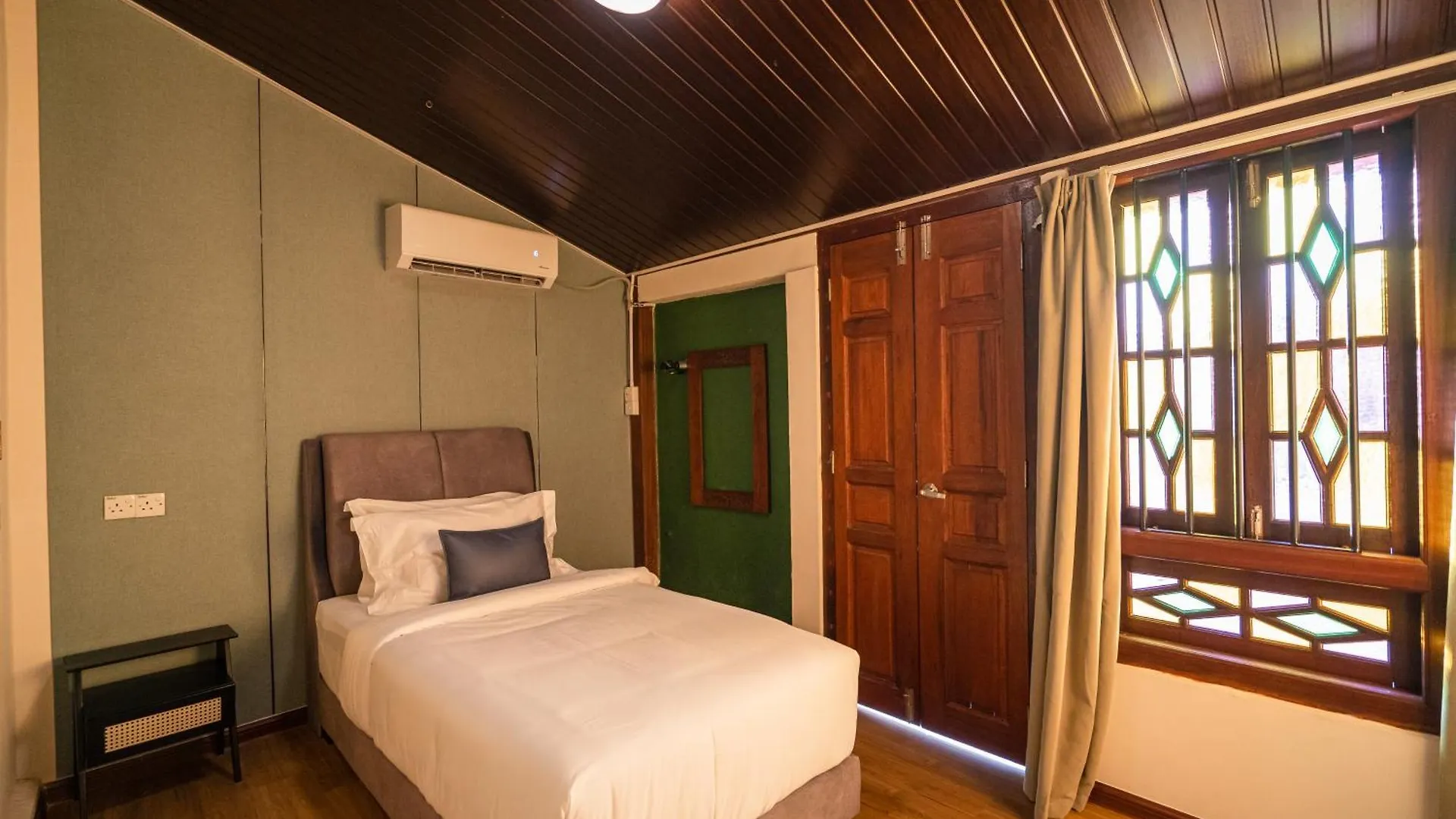 Old Town Story Linn House George Town Aparthotel